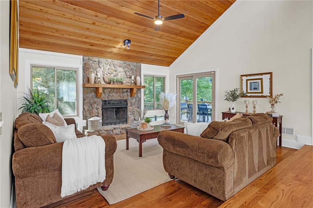 5 bedroom, 3 bathroom, 2,286 sq ft single family residence under contract at 594 Farmbrook Trail, Kennesaw, GA 30144 — photo 5