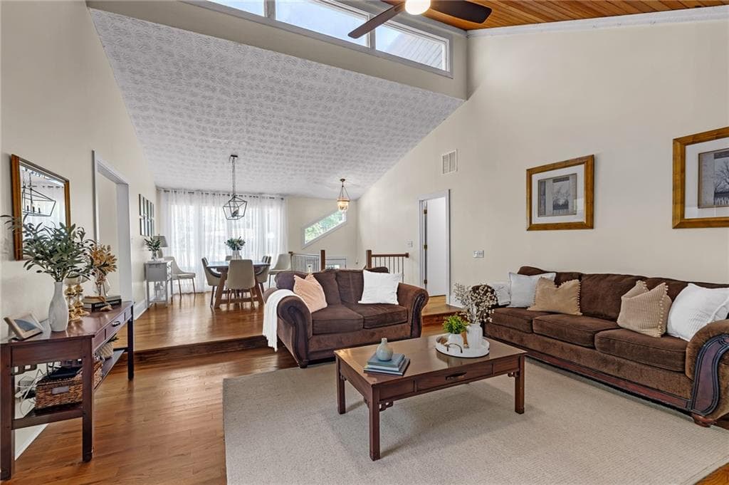 5 bedroom, 3 bathroom, 2,286 sq ft single family residence under contract at 594 Farmbrook Trail, Kennesaw, GA 30144 — photo 6