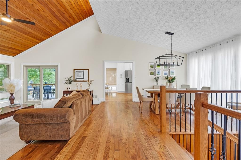 5 bedroom, 3 bathroom, 2,286 sq ft single family residence under contract at 594 Farmbrook Trail, Kennesaw, GA 30144 — photo 8