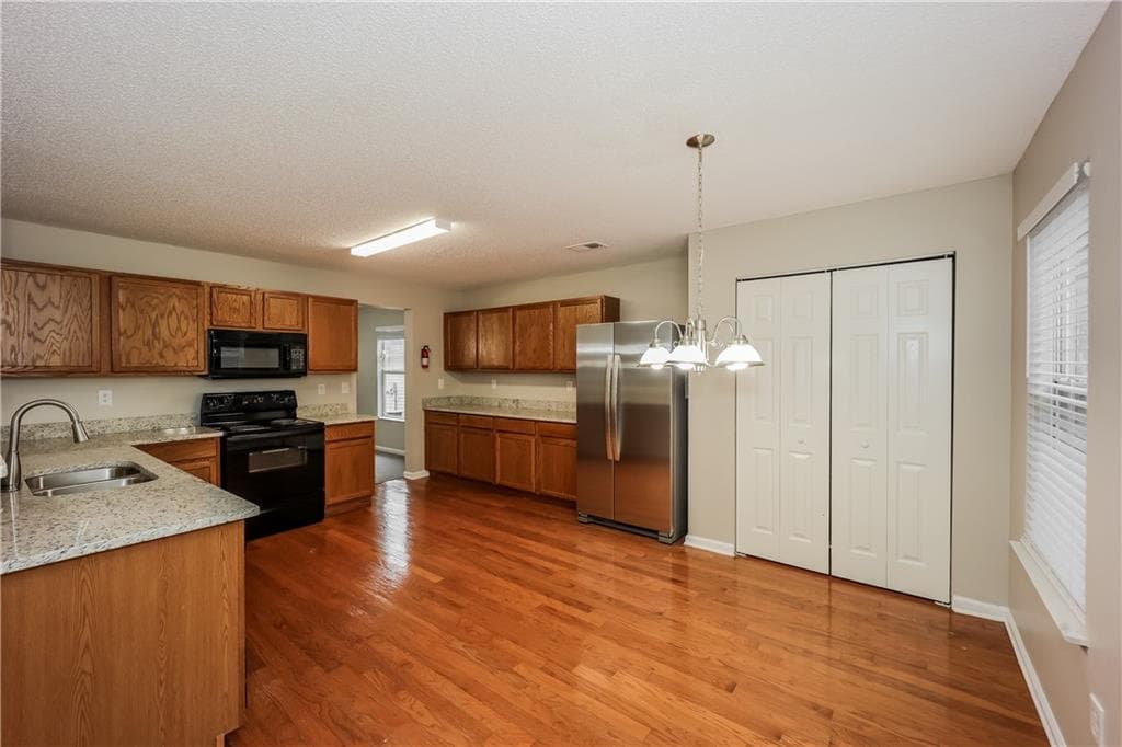 6 bedroom, 4 bathroom, 3,562 sq ft single family residence for rent at 2021 Sweet Bay Drive, Villa Rica, GA 30180 for $2,440 a month — photo 2