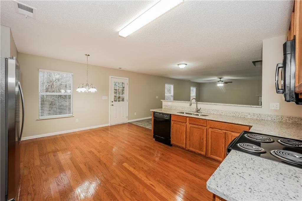 6 bedroom, 4 bathroom, 3,562 sq ft single family residence for rent at 2021 Sweet Bay Drive, Villa Rica, GA 30180 for $2,440 a month — photo 3