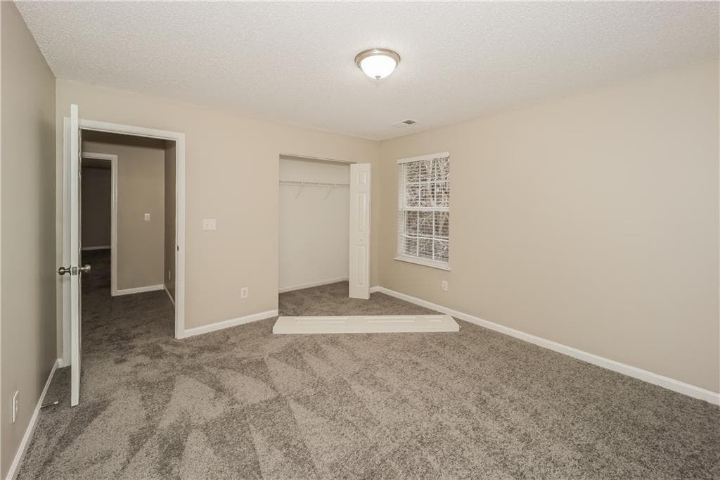 6 bedroom, 4 bathroom, 3,562 sq ft single family residence for rent at 2021 Sweet Bay Drive, Villa Rica, GA 30180 for $2,440 a month — photo 6