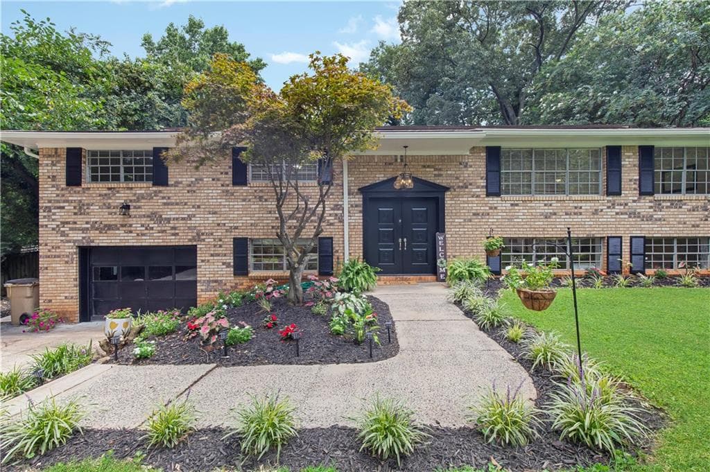 5 bedroom, 4 bathroom, 3,401 sq ft single family residence for sale at 3541 Ebenezer Court, Marietta, GA 30066 — photo 2