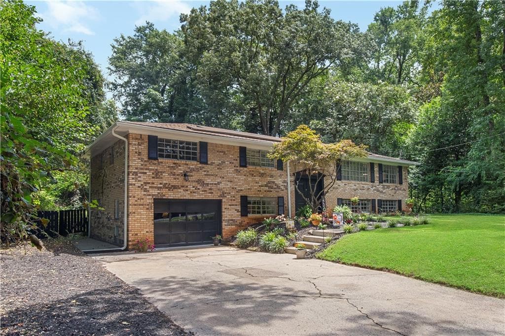 5 bedroom, 4 bathroom, 3,401 sq ft single family residence for sale at 3541 Ebenezer Court, Marietta, GA 30066 — photo 3