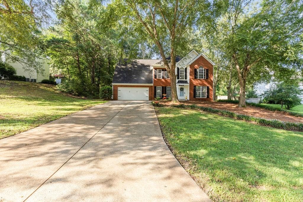 4 bedroom, 3 bathroom, 2,423 sq ft single family residence for sale at 6445 N Glen Drive, Cumming, GA 30028 — photo 7