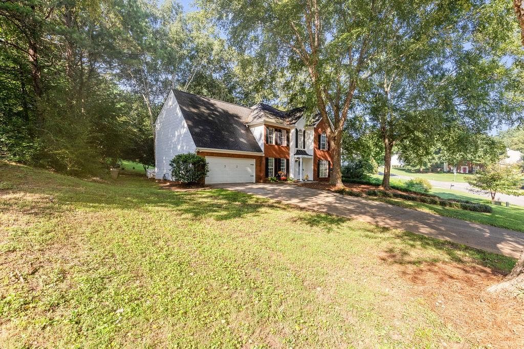 4 bedroom, 3 bathroom, 2,423 sq ft single family residence for sale at 6445 N Glen Drive, Cumming, GA 30028 — photo 8