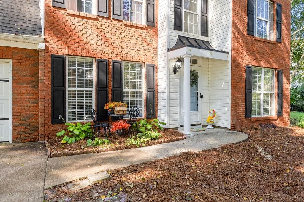 4 bedroom, 3 bathroom, 2,423 sq ft single family residence for sale at 6445 N Glen Drive, Cumming, GA 30028 — photo 9