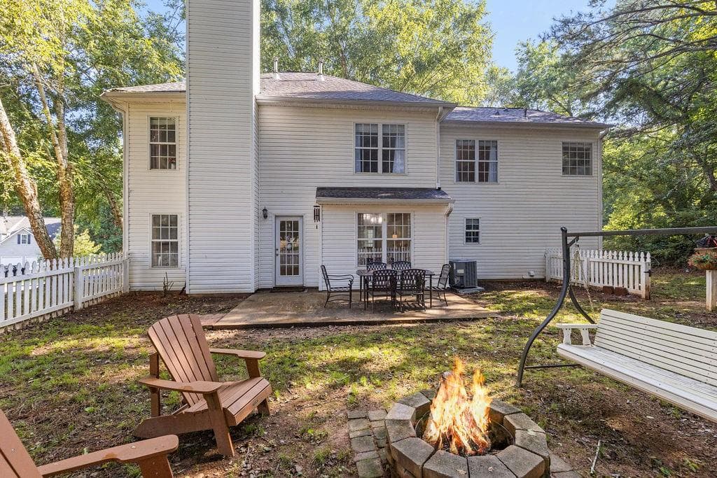 4 bedroom, 3 bathroom, 2,423 sq ft single family residence for sale at 6445 N Glen Drive, Cumming, GA 30028 — photo 6