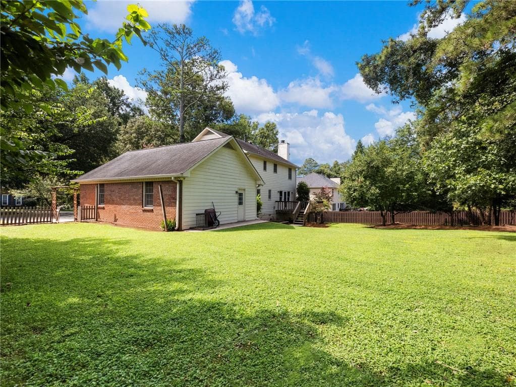 4 bedroom, 3 bathroom, 2,322 sq ft single family residence for sale at 2647 Ashley Oaks Court, Duluth, GA 30096 — photo 3