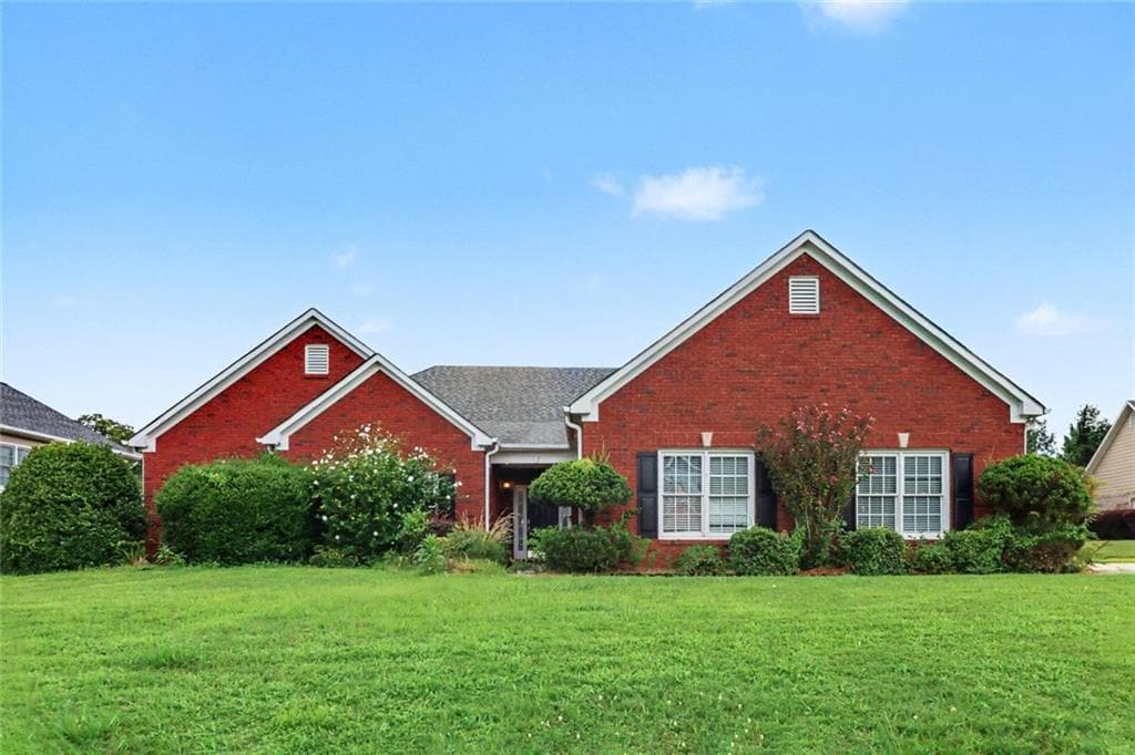 3 bedroom, 2 bathroom, 2,235 sq ft single family residence for sale at 17 Windermere Bend, Cartersville, GA 30120 — photo 1 of 20