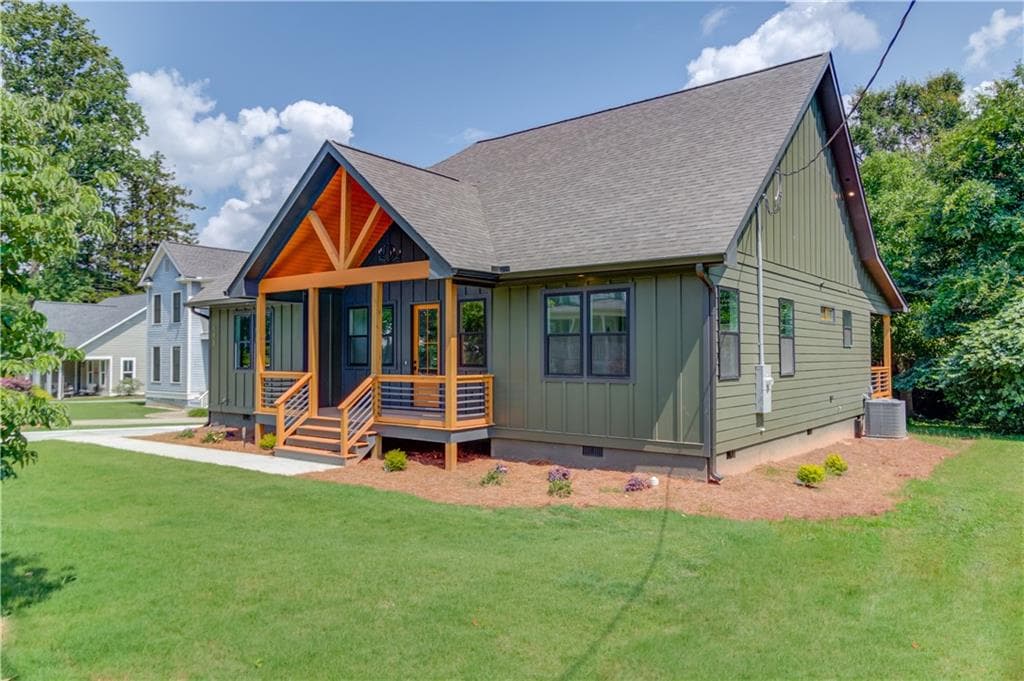 4 bedroom, 4 bathroom single family residence for sale at 195 Elm Street, Jefferson, GA 30549 — photo 4