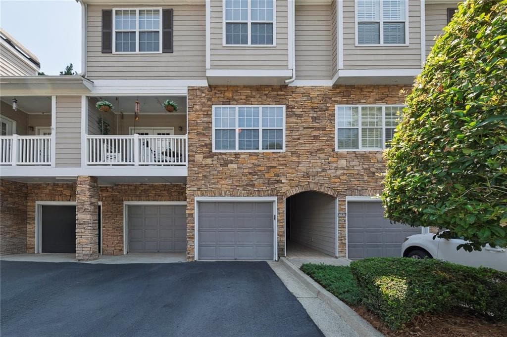 3 bedroom, 3 bathroom, 1,840 sq ft condominium for sale at 207 The Crossings Lane, Woodstock, GA 30189 — photo 2