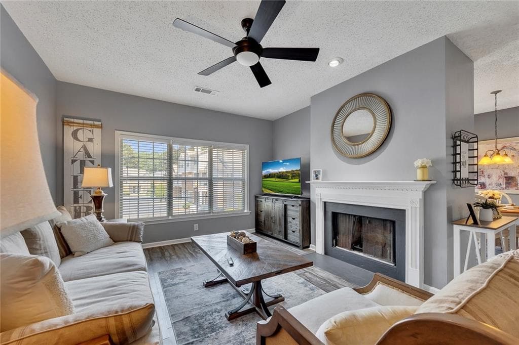 3 bedroom, 3 bathroom, 1,840 sq ft condominium for sale at 207 The Crossings Lane, Woodstock, GA 30189 — photo 9