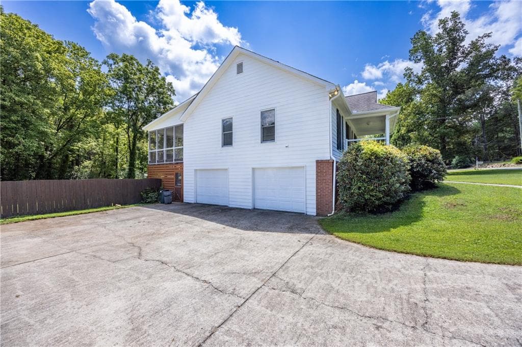 4 bedroom, 3 bathroom, 1,934 sq ft single family residence for sale at 31 Mcwhorter Street, Jasper, GA 30143 — photo 3