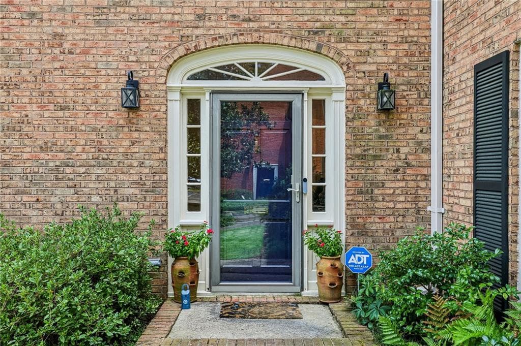 3 bedroom, 3 bathroom, 1,702 sq ft condominium under contract at 11 Kings Walk, Atlanta, GA 30307 — photo 2