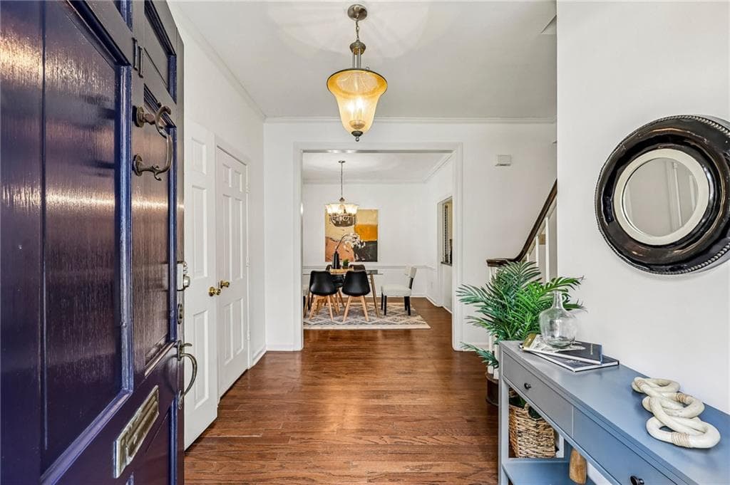 3 bedroom, 3 bathroom, 1,702 sq ft condominium under contract at 11 Kings Walk, Atlanta, GA 30307 — photo 3