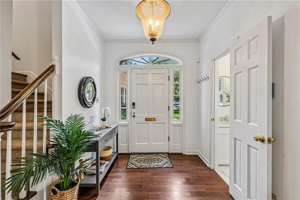 3 bedroom, 3 bathroom, 1,702 sq ft condominium under contract at 11 Kings Walk, Atlanta, GA 30307 — photo 4