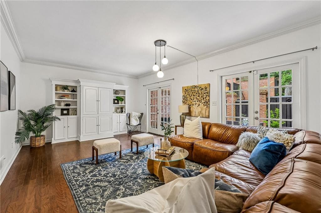 3 bedroom, 3 bathroom, 1,702 sq ft condominium under contract at 11 Kings Walk, Atlanta, GA 30307 — photo 7