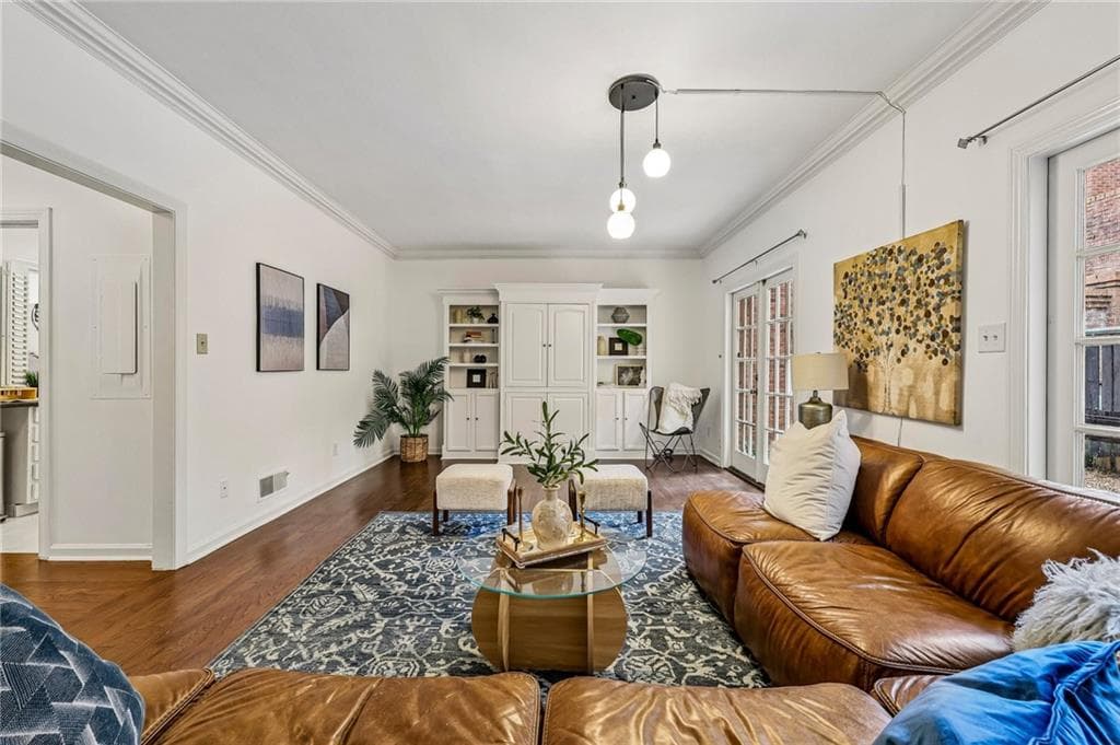 3 bedroom, 3 bathroom, 1,702 sq ft condominium under contract at 11 Kings Walk, Atlanta, GA 30307 — photo 8