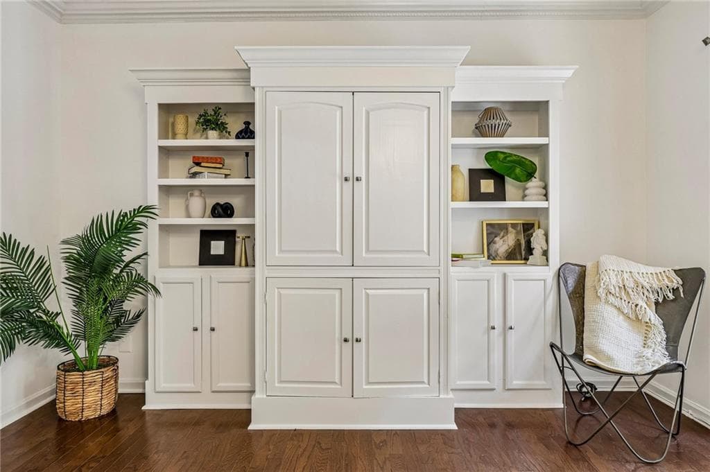 3 bedroom, 3 bathroom, 1,702 sq ft condominium under contract at 11 Kings Walk, Atlanta, GA 30307 — photo 9