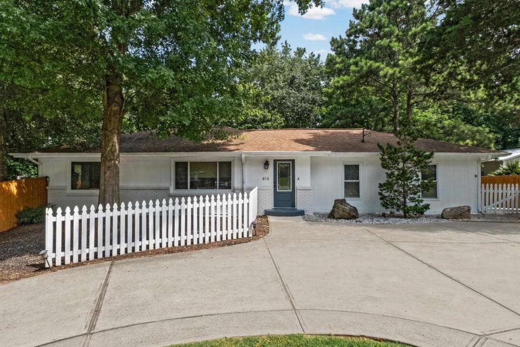 3 bedroom, 2 bathroom, 1,568 sq ft single family residence for sale at 414 Charles Place, Roswell, GA 30075 — photo 2