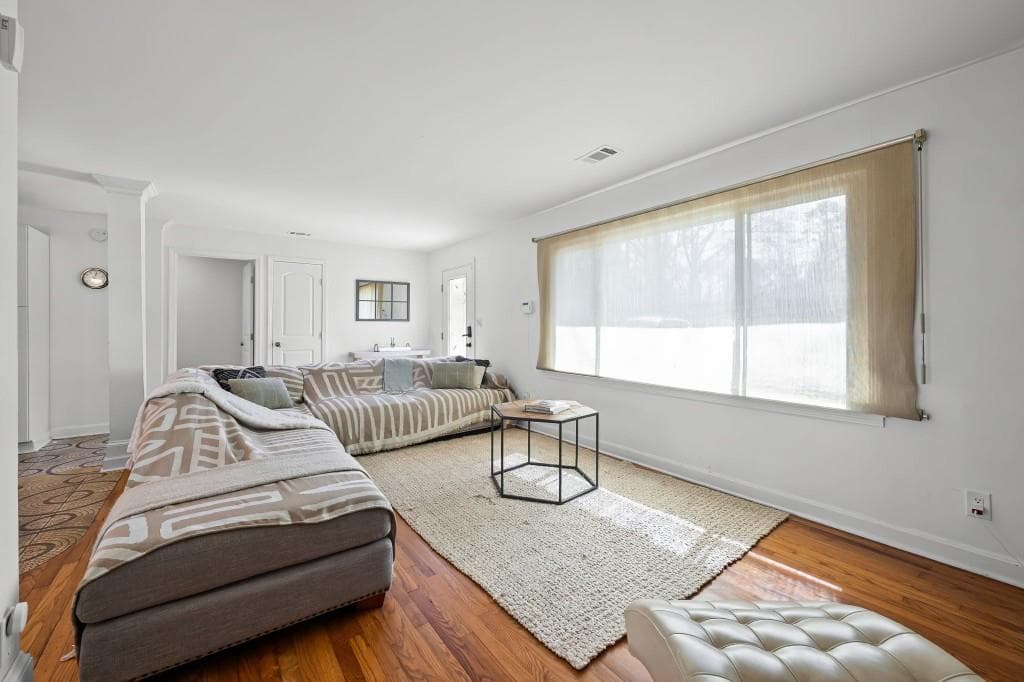3 bedroom, 2 bathroom, 1,568 sq ft single family residence for sale at 414 Charles Place, Roswell, GA 30075 — photo 3