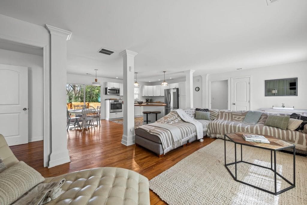 3 bedroom, 2 bathroom, 1,568 sq ft single family residence for sale at 414 Charles Place, Roswell, GA 30075 — photo 4