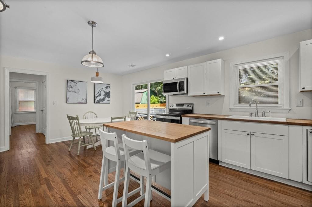 3 bedroom, 2 bathroom, 1,568 sq ft single family residence for sale at 414 Charles Place, Roswell, GA 30075 — photo 5