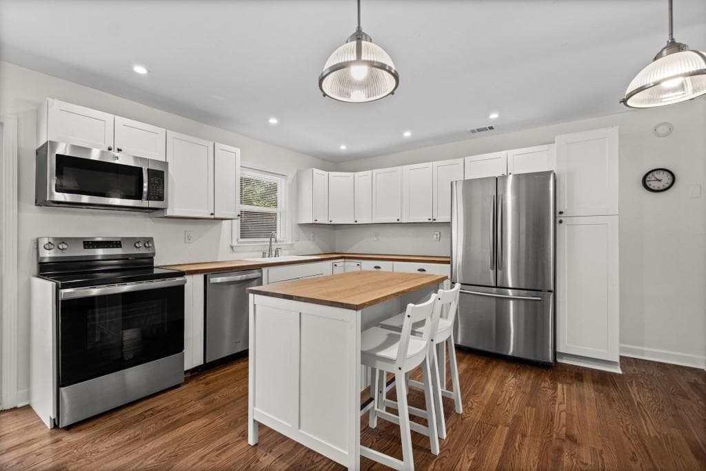 3 bedroom, 2 bathroom, 1,568 sq ft single family residence for sale at 414 Charles Place, Roswell, GA 30075 — photo 6
