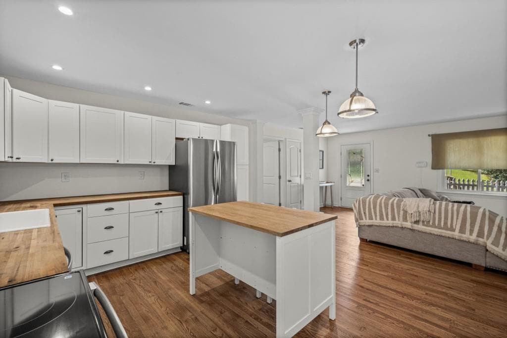 3 bedroom, 2 bathroom, 1,568 sq ft single family residence for sale at 414 Charles Place, Roswell, GA 30075 — photo 7