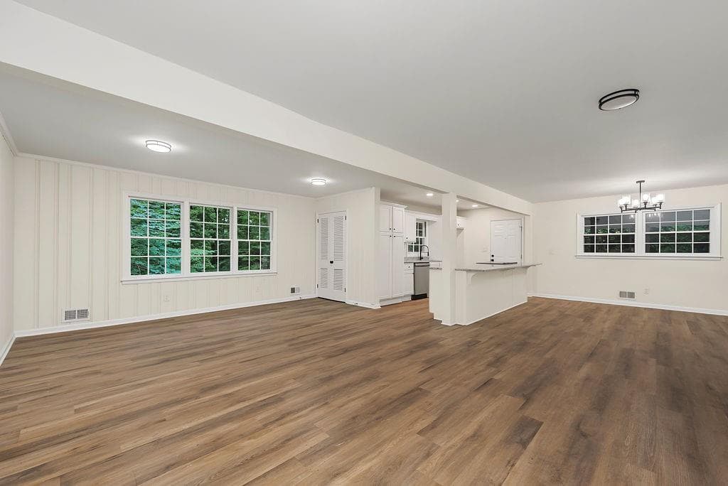 4 bedroom, 2 bathroom, 2,483 sq ft single family residence under contract at 2436 Ovidia Circle, Atlanta, GA 30311 — photo 6