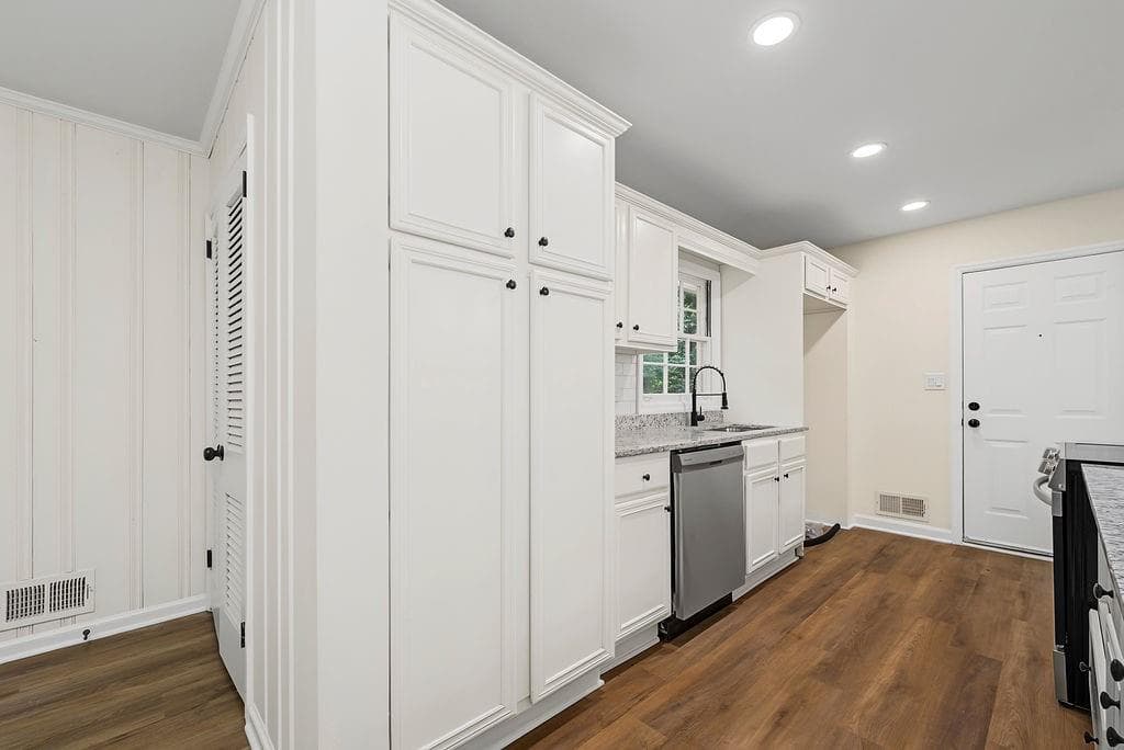 4 bedroom, 2 bathroom, 2,483 sq ft single family residence under contract at 2436 Ovidia Circle, Atlanta, GA 30311 — photo 10