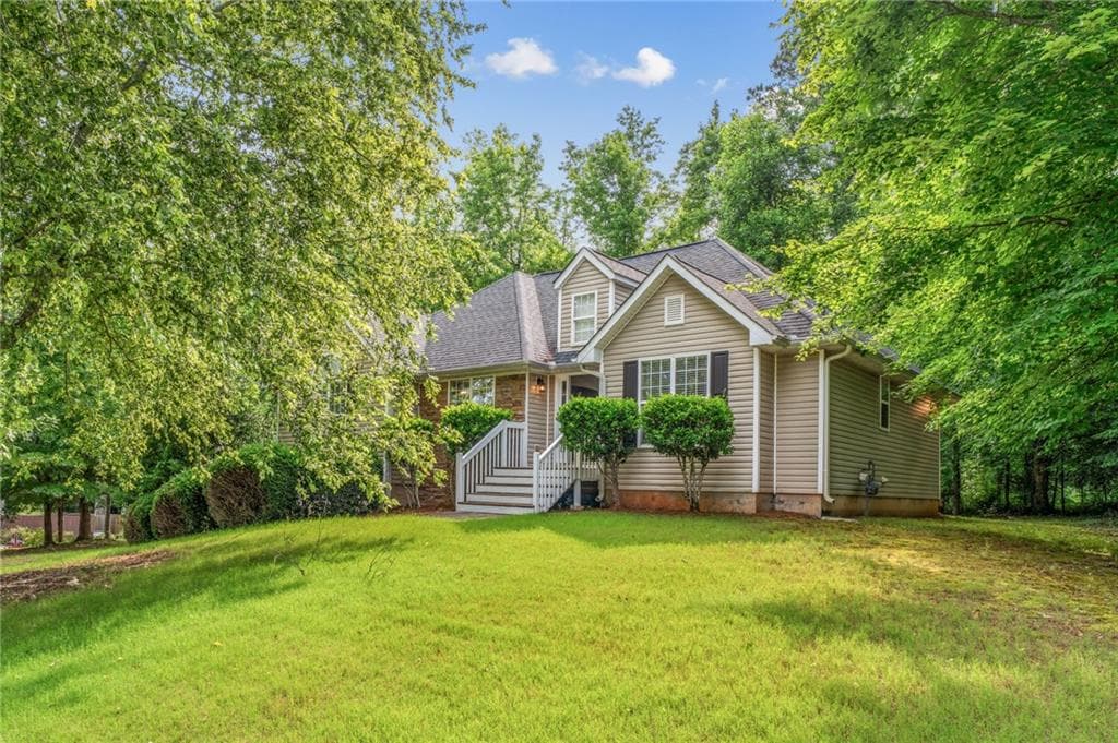 3 bedroom, 3 bathroom, 1,744 sq ft single family residence for rent at 6920 Autumn Hills Drive, Cumming, GA 30028 for $2,700 a month — photo 1 of 20