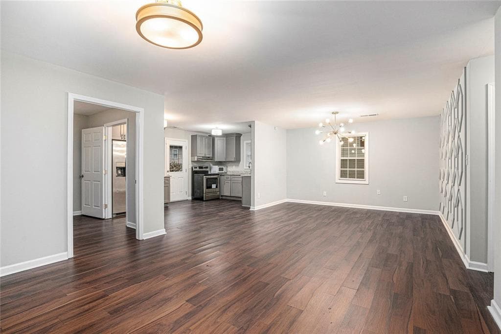 6 bedroom, 3 bathroom, 2,059 sq ft single family residence for sale at 1643 Mary George Avenue, Atlanta, GA 30318 — photo 2