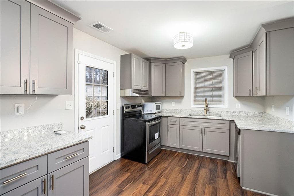 6 bedroom, 3 bathroom, 2,059 sq ft single family residence for sale at 1643 Mary George Avenue, Atlanta, GA 30318 — photo 3