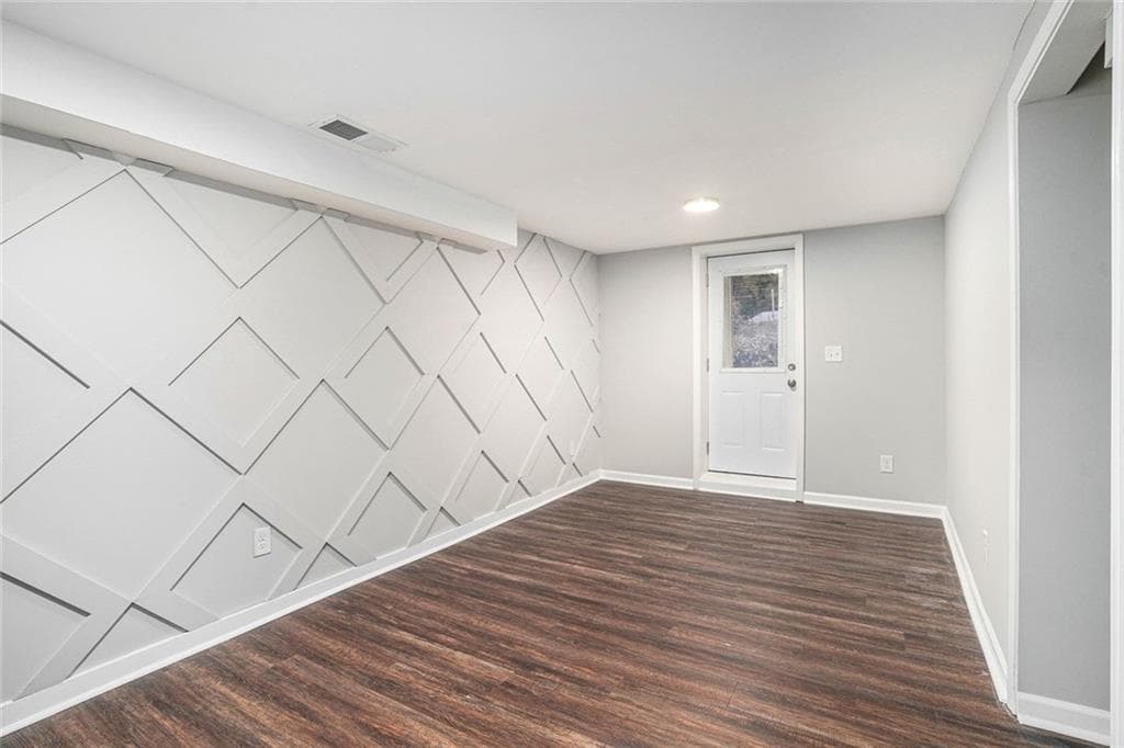 6 bedroom, 3 bathroom, 2,059 sq ft single family residence for sale at 1643 Mary George Avenue, Atlanta, GA 30318 — photo 5