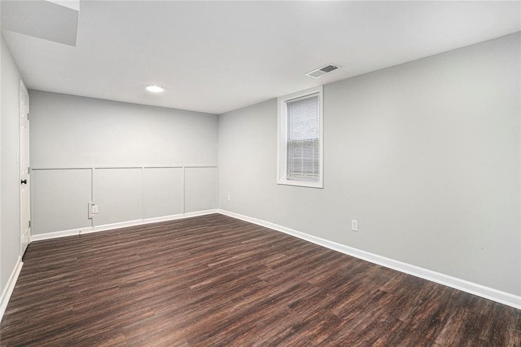 6 bedroom, 3 bathroom, 2,059 sq ft single family residence for sale at 1643 Mary George Avenue, Atlanta, GA 30318 — photo 7