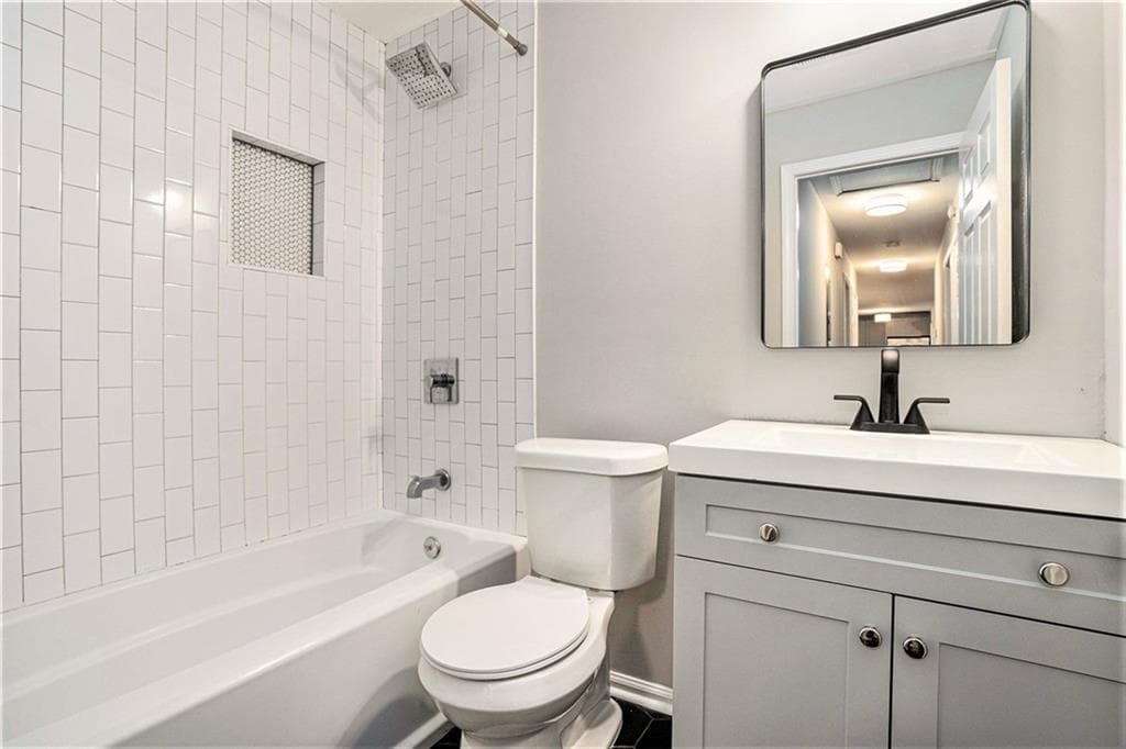 6 bedroom, 3 bathroom, 2,059 sq ft single family residence for sale at 1643 Mary George Avenue, Atlanta, GA 30318 — photo 8