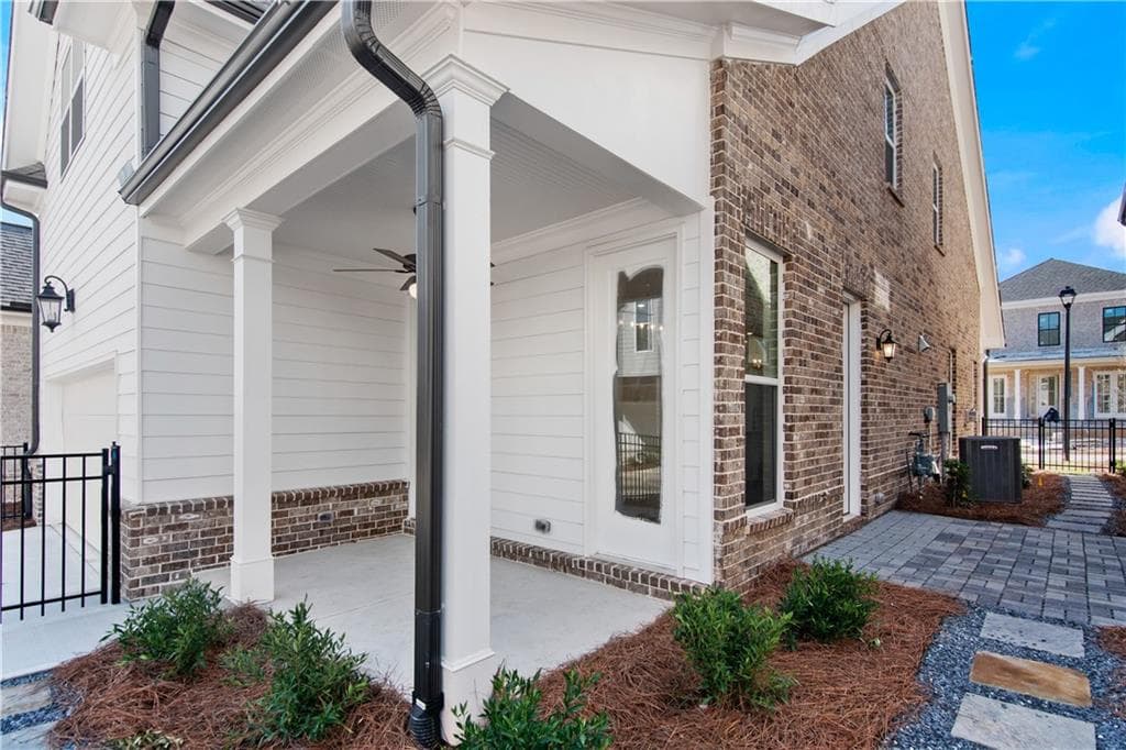 4 bedroom, 5 bathroom, 2,568 sq ft single family residence for sale at 1272 Waterhaven Boulevard, Cumming, GA 30041 — photo 4