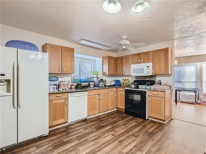 3 bedroom, 2 bathroom, 1,832 sq ft single family residence for sale at 1321 Beeblossom Trail, Lawrenceville, GA 30044 — photo 5