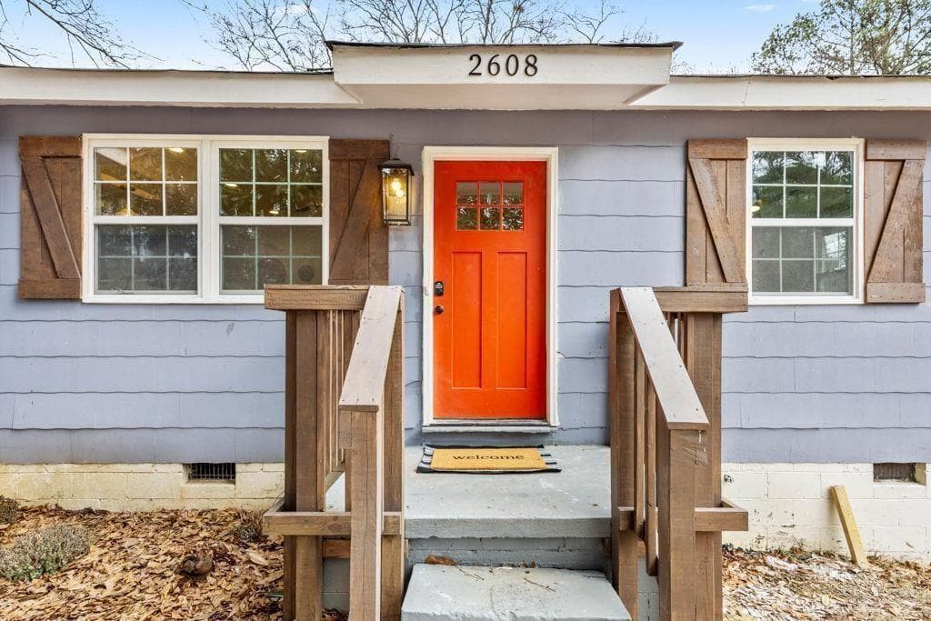 3 bedroom, 2 bathroom, 906 sq ft single family residence for sale at 2608 Barge, Atlanta, GA 30331 — photo 2