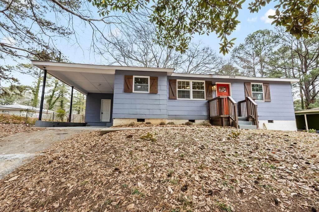 3 bedroom, 2 bathroom, 906 sq ft single family residence for sale at 2608 Barge, Atlanta, GA 30331 — photo 3