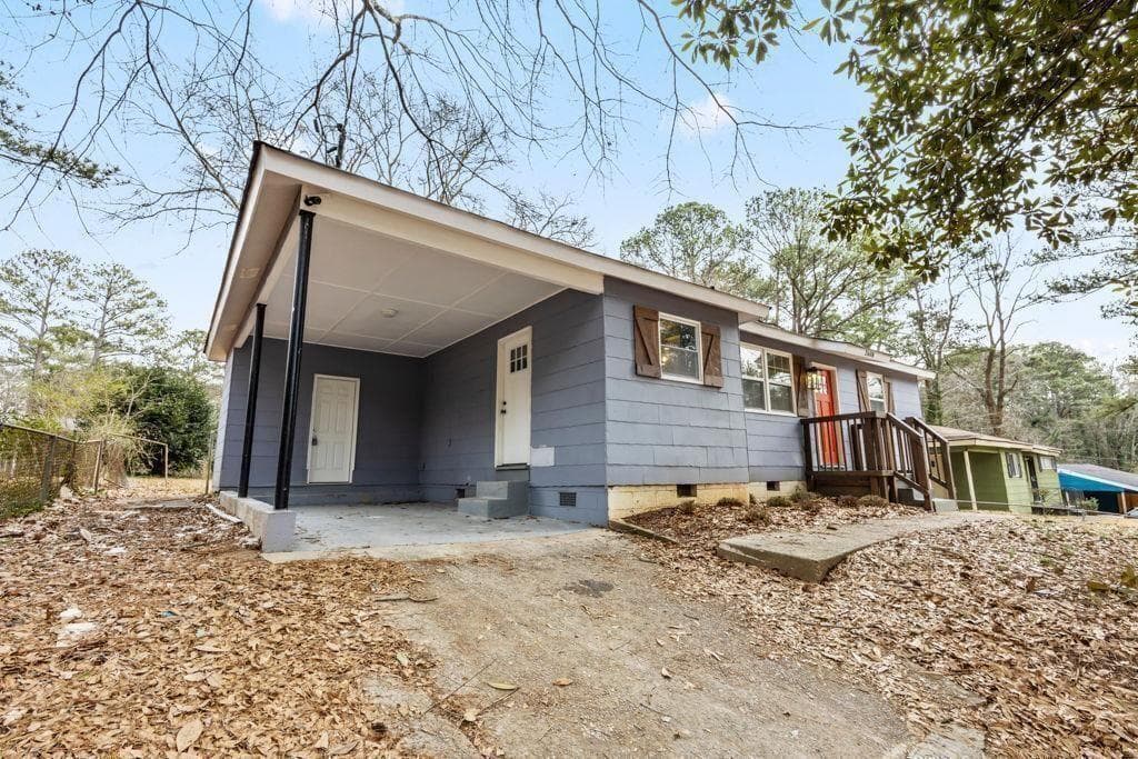 3 bedroom, 2 bathroom, 906 sq ft single family residence for sale at 2608 Barge, Atlanta, GA 30331 — photo 4