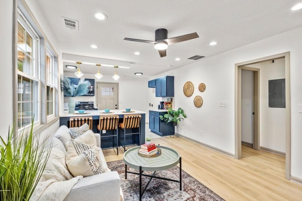 3 bedroom, 2 bathroom, 906 sq ft single family residence for sale at 2608 Barge, Atlanta, GA 30331 — photo 6