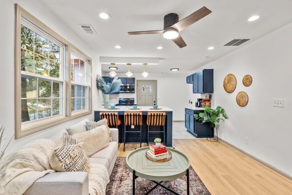 3 bedroom, 2 bathroom, 906 sq ft single family residence for sale at 2608 Barge, Atlanta, GA 30331 — photo 7