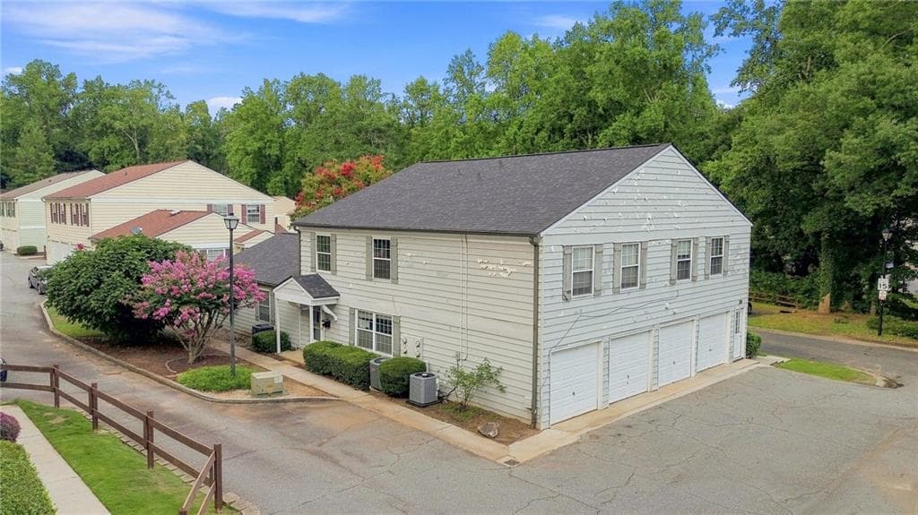 2 bedroom, 1 bathroom, 882 sq ft condominium for sale at 1392 Old Coach Road, Marietta, GA 30008