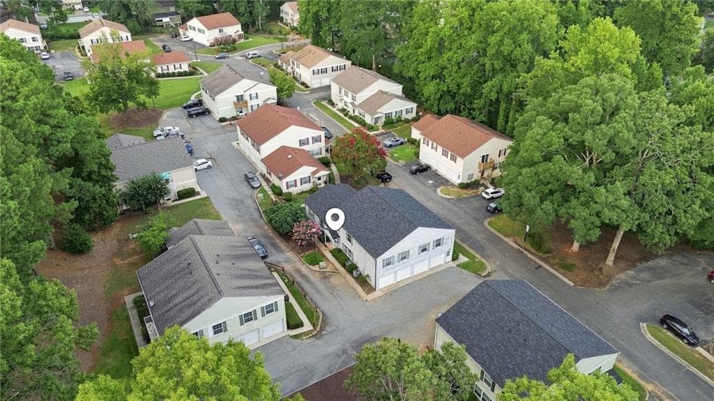 2 bedroom, 1 bathroom, 882 sq ft condominium for sale at 1392 Old Coach Road, Marietta, GA 30008 — photo 2