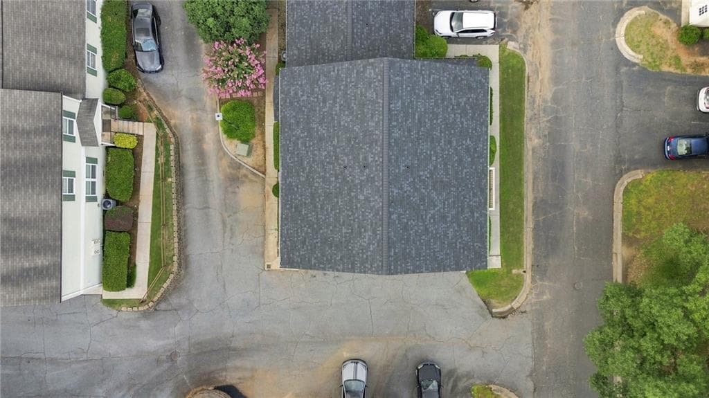2 bedroom, 1 bathroom, 882 sq ft condominium for sale at 1392 Old Coach Road, Marietta, GA 30008 — photo 3