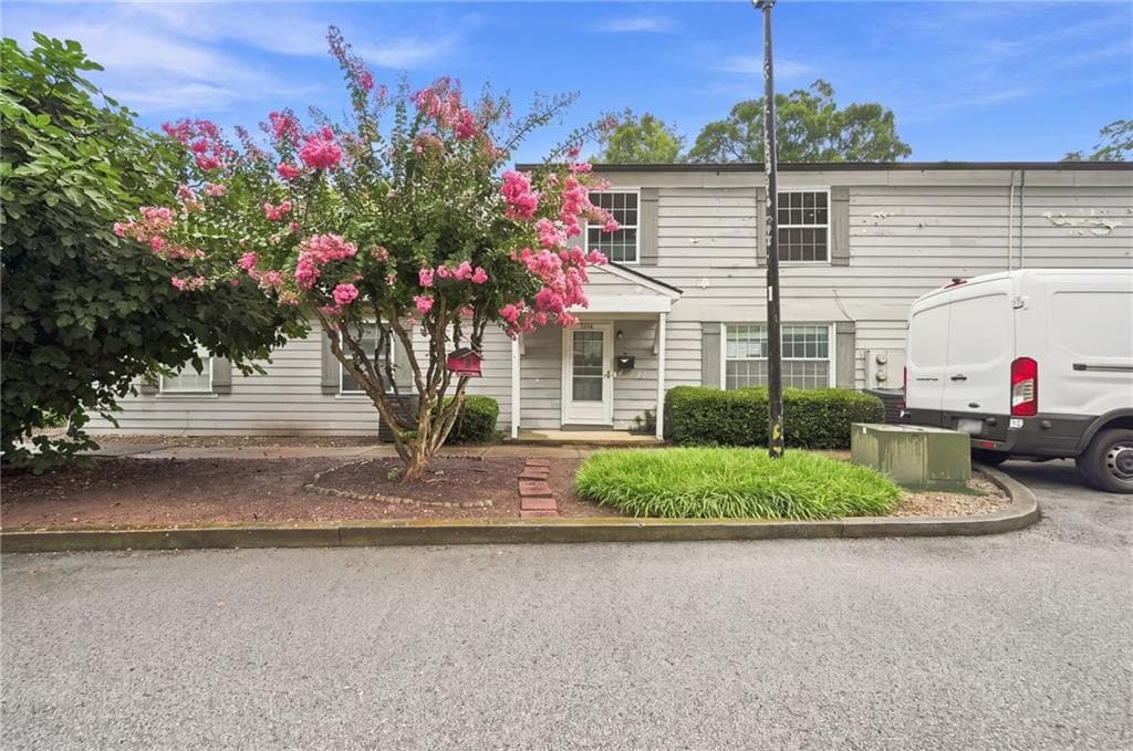 2 bedroom, 1 bathroom, 882 sq ft condominium for sale at 1392 Old Coach Road, Marietta, GA 30008 — photo 4