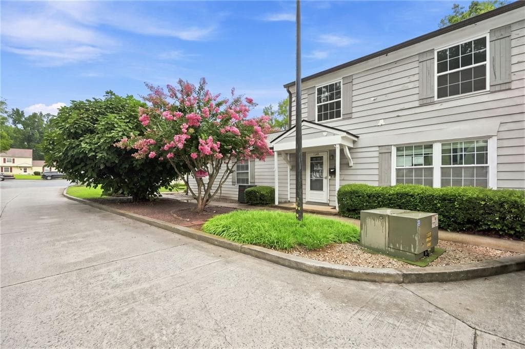 2 bedroom, 1 bathroom, 882 sq ft condominium for sale at 1392 Old Coach Road, Marietta, GA 30008 — photo 5